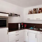 Ostseeoase Mit Strandkorb Am Meer